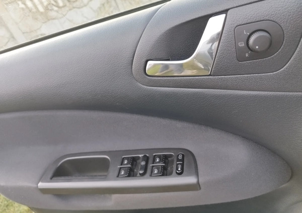 Skoda Octavia cena 8800 przebieg: 189000, rok produkcji 2002 z Zwoleń małe 301